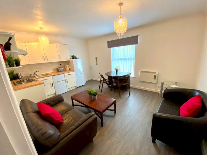 1 Bedroom Flat To Rent In Bridge Terrace, Albert Road South, Ocean Village, Southampton, SO14