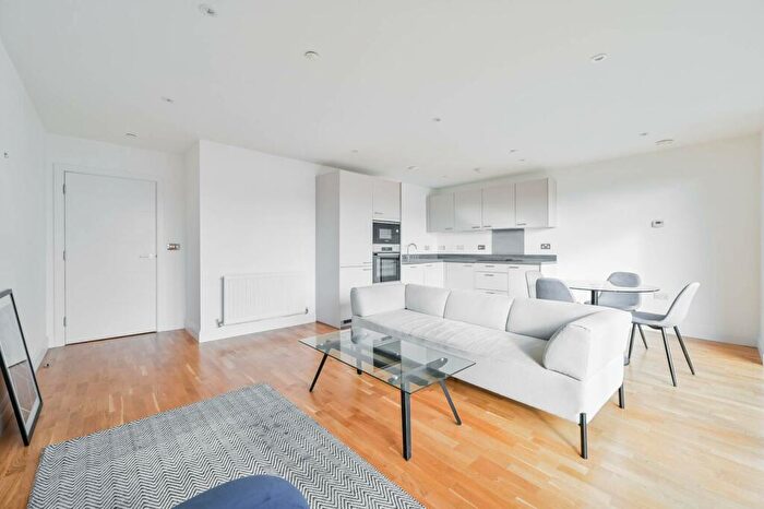2 Bedroom Flat To Rent In Golding Lodge, Woolwich, London, SE18