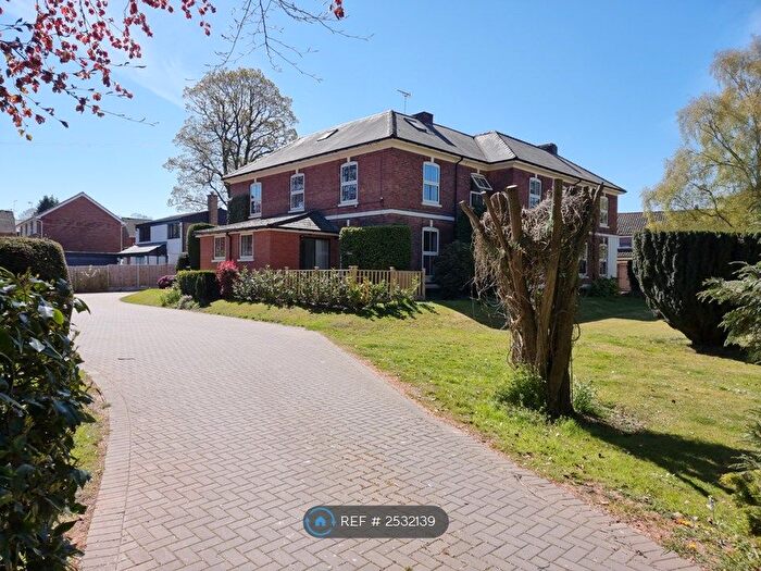 2 Bedroom Flat To Rent In Pedmore Grange, Stourbridge, DY9