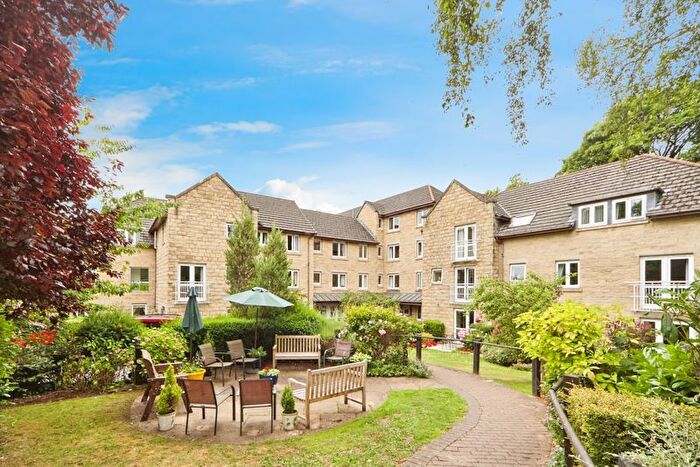 1 Bedroom Flat For Sale In Sutton Court, Bingley, BD16