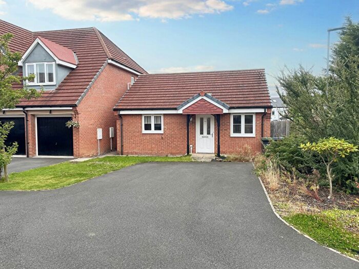 2 Bedroom Bungalow To Rent In Hutton Way, Framwellgate Moor, Durham, Durham, DH1