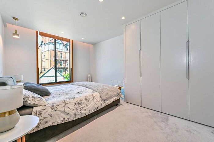 2 Bedroom Flat For Sale In Swains Lane, Highgate, London, N6