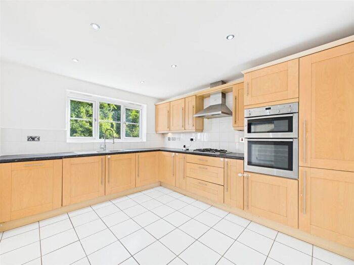 5 Bedroom Detached House To Rent In Beechwood Park Drive, Darley Park, Derby, DE22