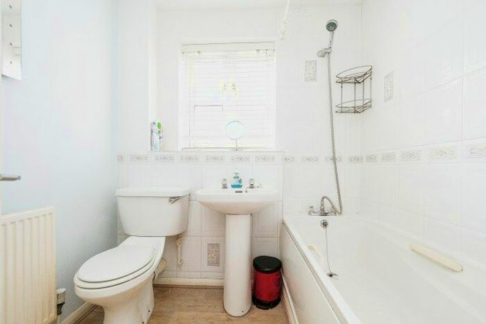 1 Bedroom Flat To Rent In Essex Road, Romford, RM7