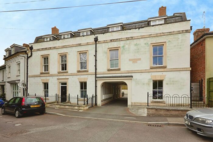 2 Bedroom Flat For Sale In Oakfield Street, Blandford Forum, DT11