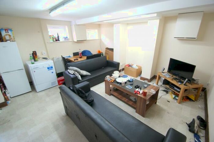 4 Bedroom Terraced House To Rent In Royal Park Avenue, Hyde Park, Leeds, LS6