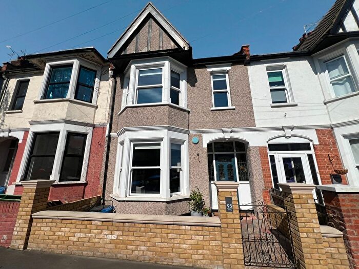 3 Bedroom Terraced House To Rent In Beedell Avenue, Westcliff-On-Sea, SS0