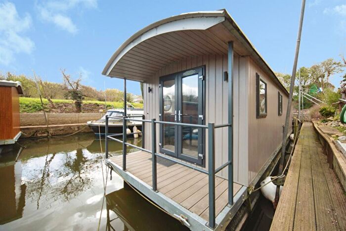 1 Bedroom House Boat For Sale In Farleigh Bridge, East Farleigh, Maidstone, ME16
