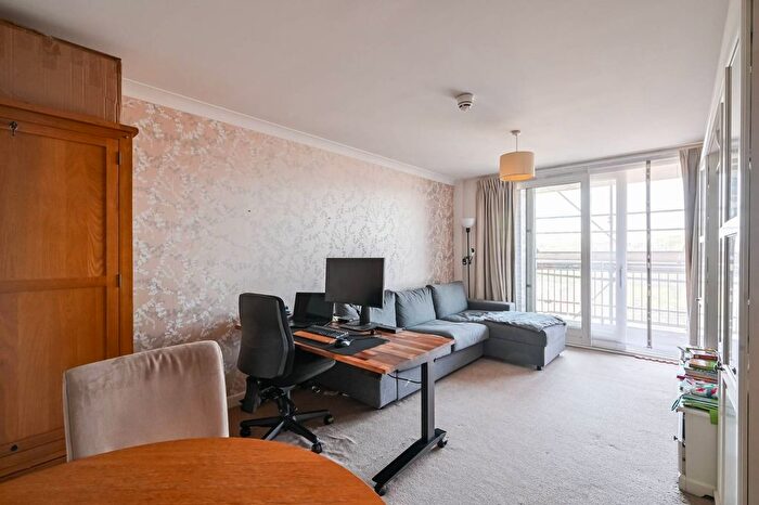 2 Bedroom Flat To Rent In Wharf Road, Islington, London, N1