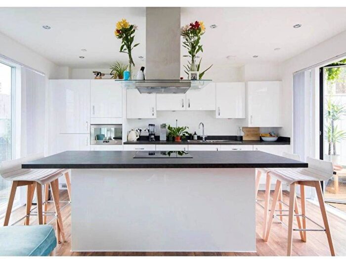 2 Bedroom Flat To Rent In London Lane, London Fields, London, E8