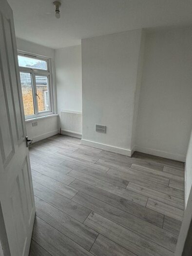 2 Bedroom Flat To Rent In Ecclesbourne Road, Thornton Heath, CR7