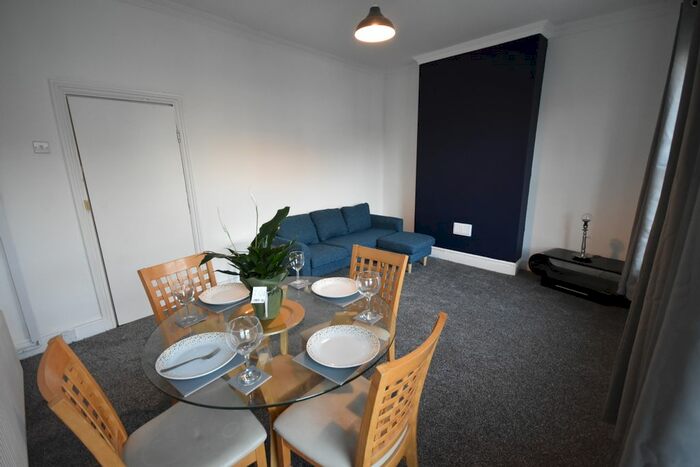 2 Bedroom Flat To Rent In Donald Street, Roath, CF24