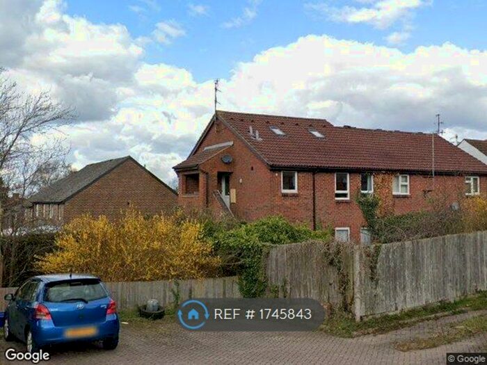 Studio To Rent In Baird Close, Bushey, WD23