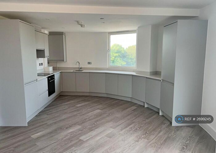 2 Bedroom Flat To Rent In Edgewood Mews, London, N3