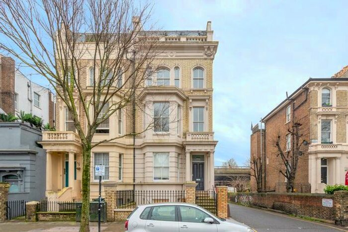 2 Bedroom Flat To Rent In Cambridge Gardens, London, W10