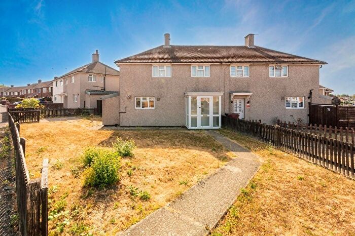 3 Bedroom Semi Detached House For Sale In Brayford Road, Reading, RG2