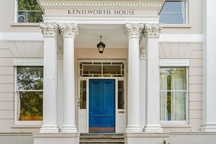 2 Bedroom Flat For Sale In Pittville Lawn, Cheltenham, GL52