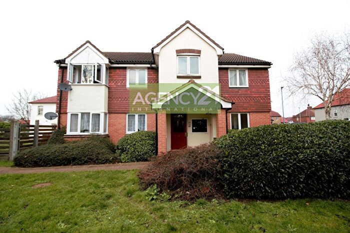1 Bedroom Flat To Rent In Sparks Close, Dagenham, RM8