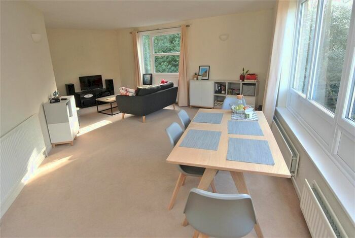 2 Bedroom Flat To Rent In Heathside, Weybridge KT13
