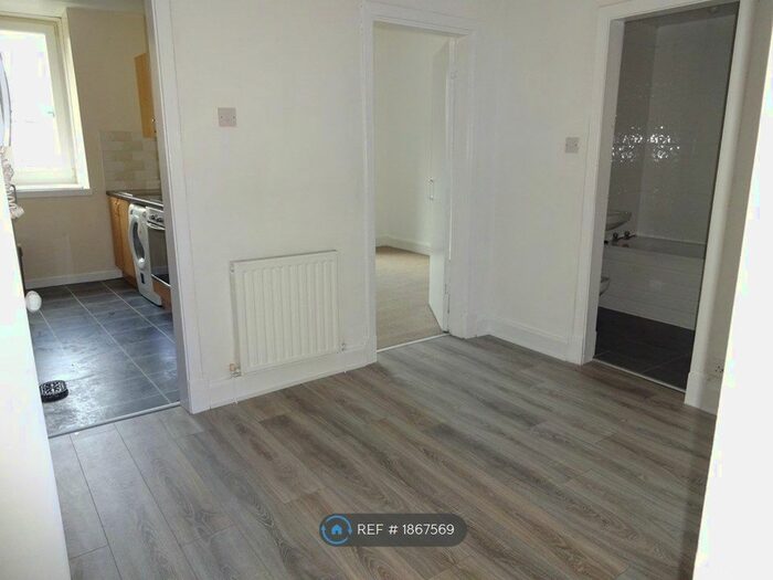 2 Bedroom Flat To Rent In Maxwellton Street, Paisley, PA1