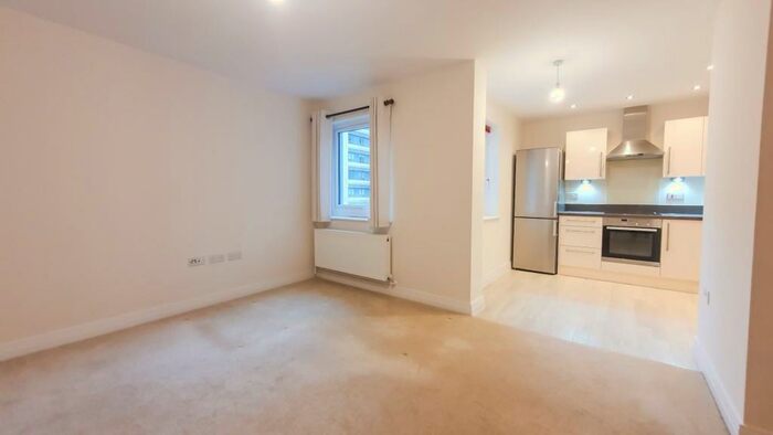 1 Bedroom Flat To Rent In Skyline House, Swingate. Stevenage, SG1