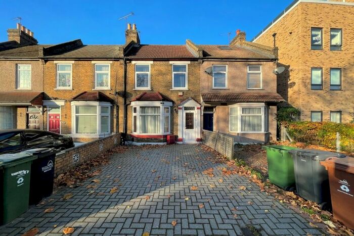 3 Bedroom Terraced House To Rent In Chingford Mount Road, Chingford, London E4