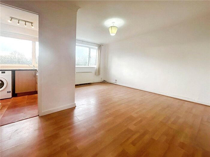 2 Bedroom Flat To Rent In Oxenden Road, Tongham, Farnham, Surrey, GU10