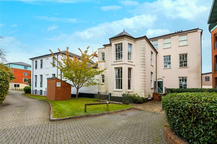 Apartment To Rent In Tilehurst Road, Reading, RG1