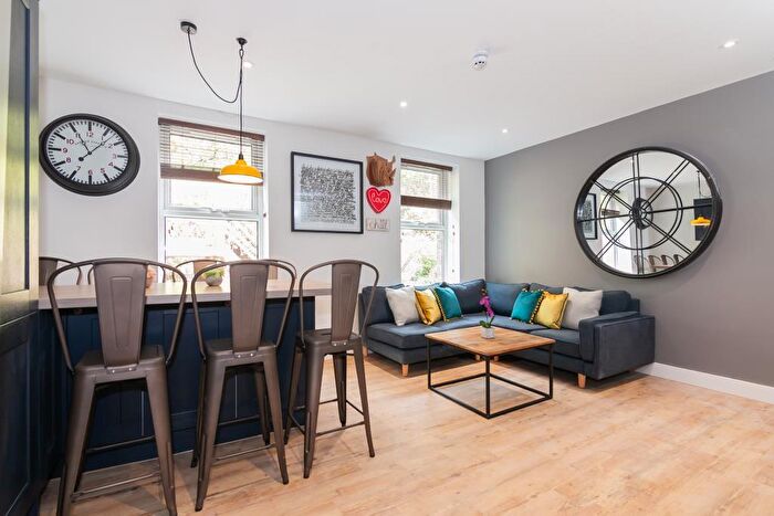 7 Bedroom Flat To Rent In Bankfield Road, Huddersfield, HD1