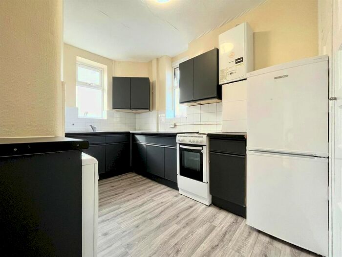 2 Bedroom Maisonette To Rent In Myddelton Avenue, Enfield, EN1