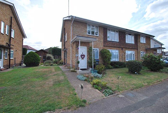 2 Bedroom Mews For Sale In Headley Close, Epsom, KT19