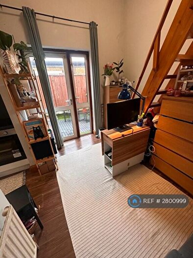 Studio To Rent In Burroughs Parade, London, NW4