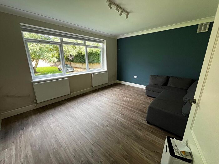 1 Bedroom Flat To Rent In Flat, Richmond Court, SW15