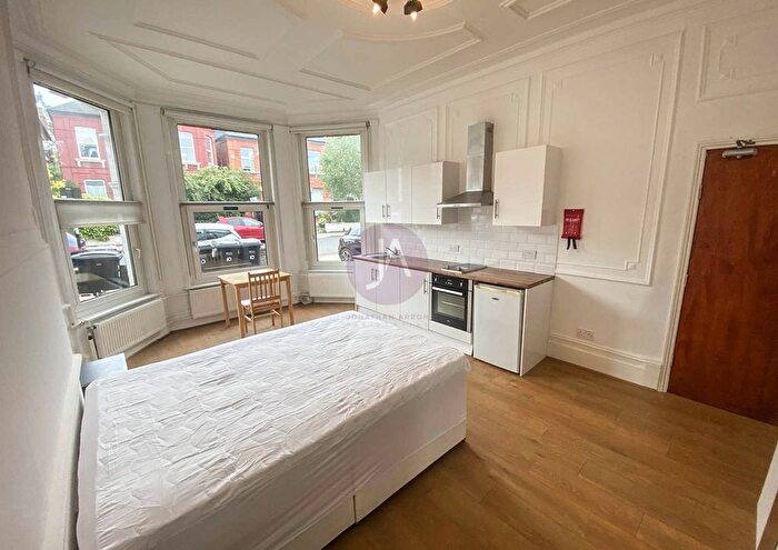 Studio To Rent In Manstone Road, Kilburn, London, NW2