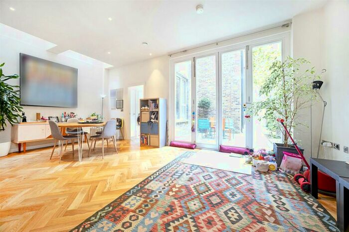 3 Bedroom Apartment To Rent In Arlington Road, London, NW1