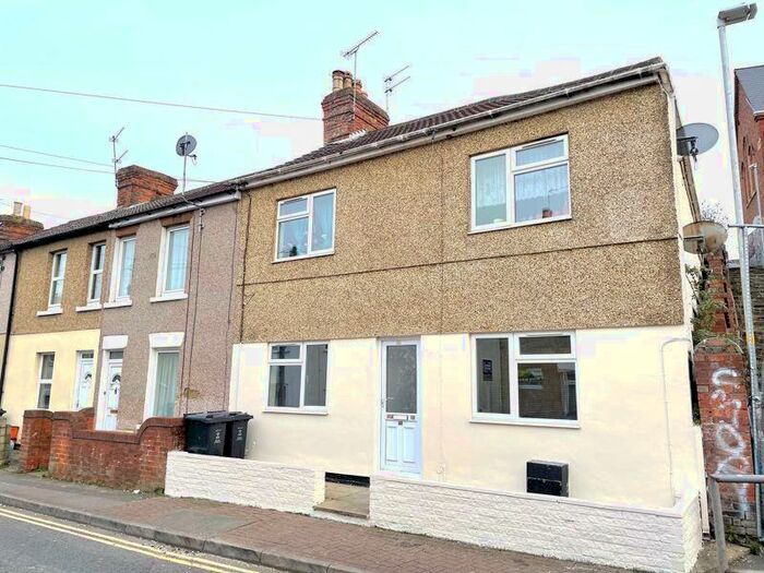 1 Bedroom Ground Flat To Rent In Property Reference - William Street, Town Centre, SN1