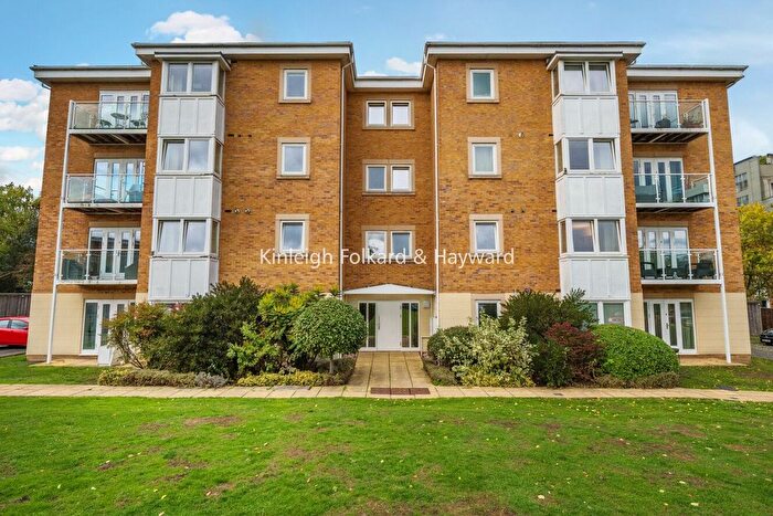 1 Bedroom Flat For Sale In Greenview Drive, Raynes Park, London, SW20