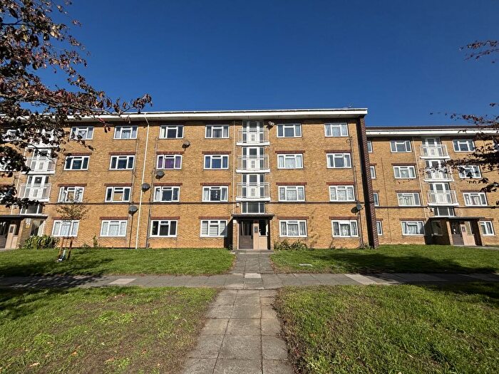 2 Bedroom Flat To Rent In Green Park Road-, SO16