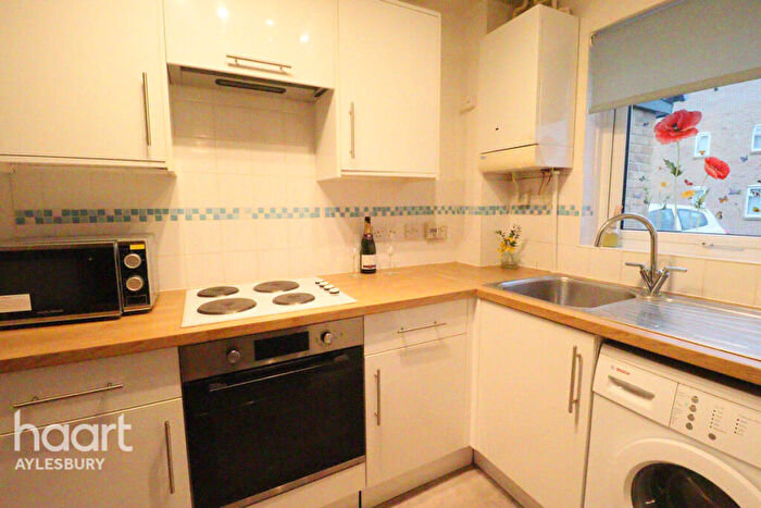 1 Bedroom Terraced House For Sale In Turner Close, Aylesbury, HP20