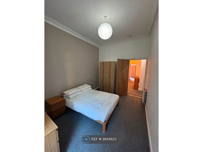 3 Bedroom Flat To Rent In Montague Street, Edinburgh, EH8