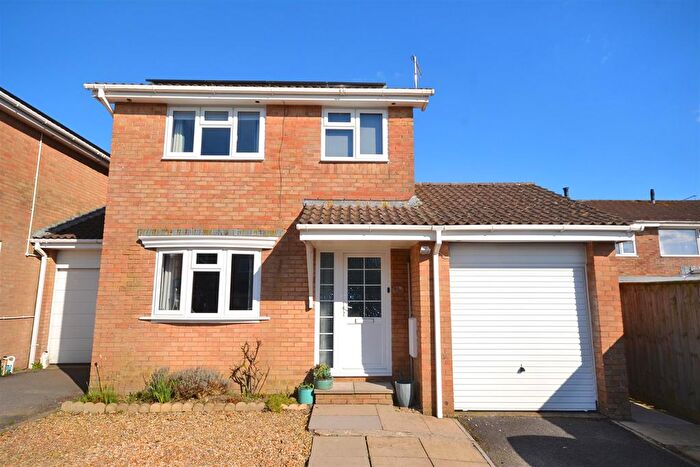 3 Bedroom Link Detached House For Sale In Brutus Close, Dorchester, DT1