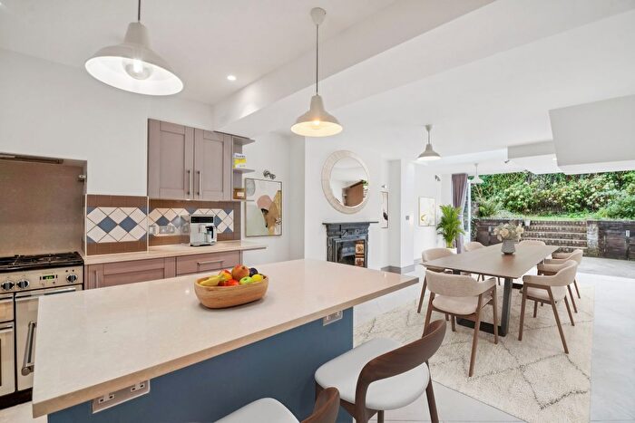 4 Bedroom Terraced House To Rent In Rheidol Terrace, London, N1