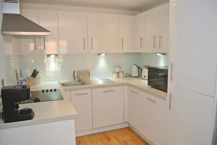 1 Bedroom Flat To Rent In Church Street East, Woking, GU21