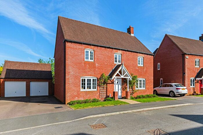 5 Bedroom Detached House For Sale In Millers Way, Middleton Cheney, OX17