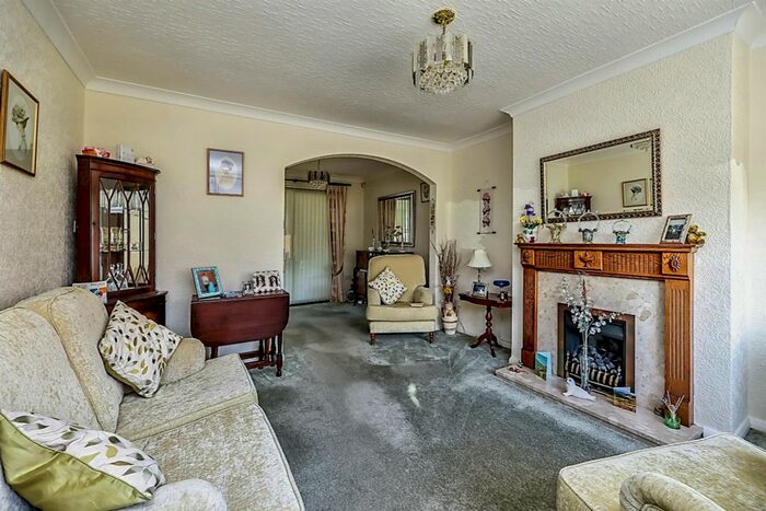 3 Bedroom Semi-Detached House For Sale In Stancliffe Avenue, Bulwell, Nottingham, NG6