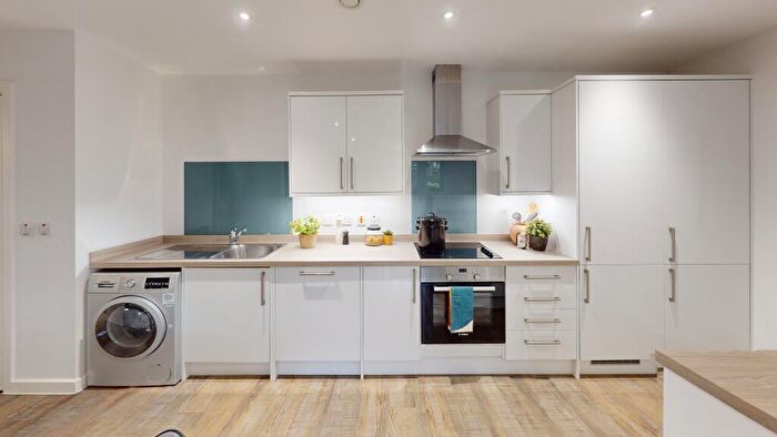 2 Bedroom Apartment To Rent In Queensway, Southampton, Hampshire, SO14