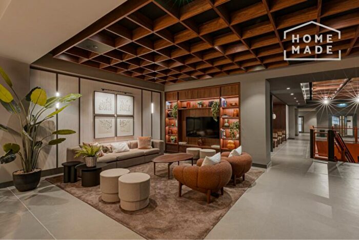3 Bedroom Flat To Rent In Colliers Yard, M3