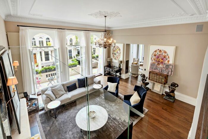 4 Bedroom Flat To Rent In Queen's Gate Place, London, SW7