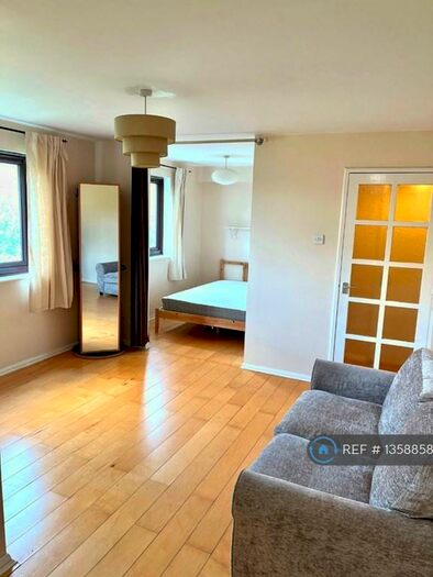 Studio To Rent In Carew Court, London, SE14