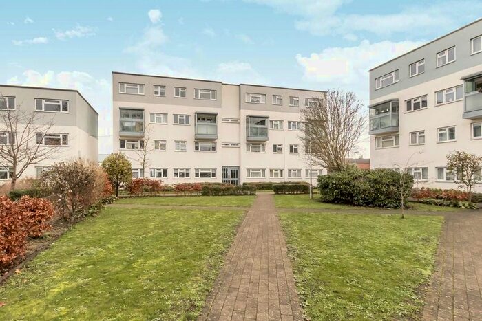 3 Bedroom Flat To Rent In Peregrine Road, Sunbury-On-Thames, TW16